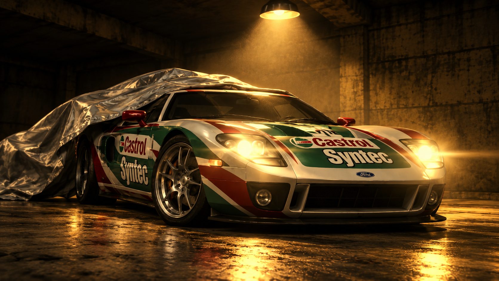 Ford GT con la decoración de Castrol Syntec desvelado bajo una funda en un garaje oscuro de Need for Speed Most Wanted